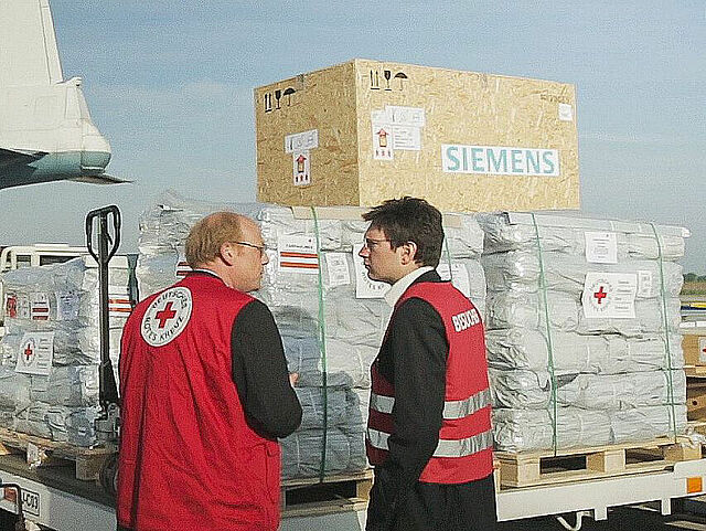 Abflug von Hilfsgütern in Kooperation mit Siemens