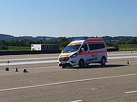Einer unserer Krankenwagen in einem Fahrsicherheitsparcours