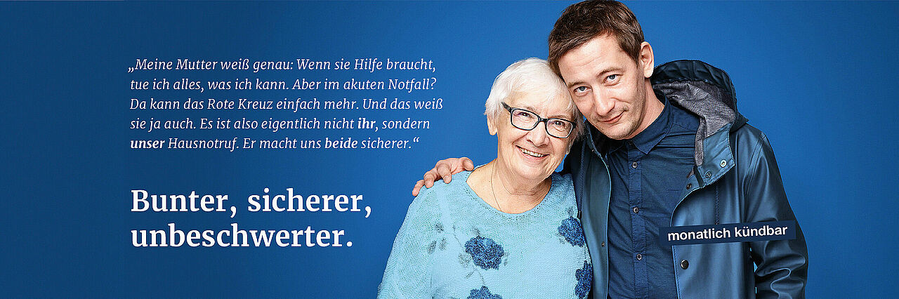 Werbekampagne Hausnotruf Ein Mann steht nebens einer Mutter und daneben eine Schrift, wie gut der Hausnotruf für die Sicherheit der Mutter ist